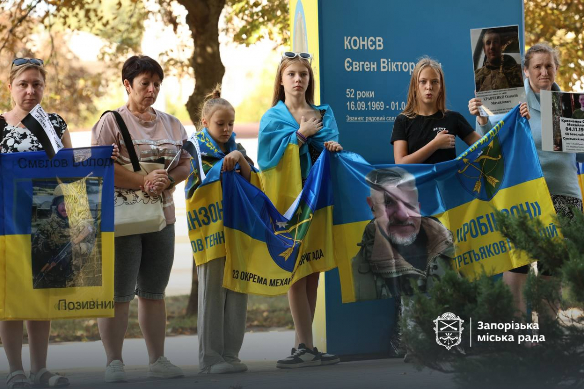 У Запоріжжі з'явилась нова меморіальна локація - вона присвячена українським захисникам, які досі не повернулись додому (фото)
