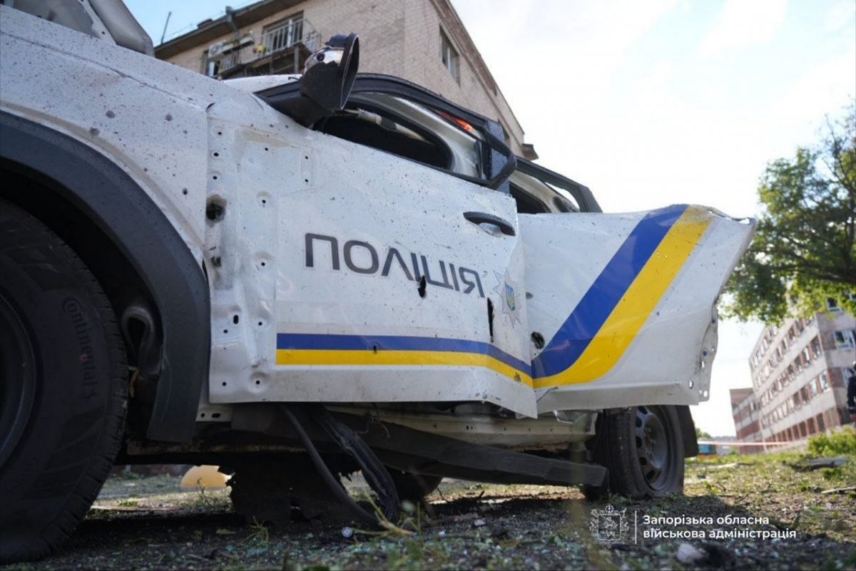 У неділю ворог КАБами вдарив по Запоріжжю: вбив людину, пошкодив багатоповерхівку, атакував поліцейську машину - фото, відео
