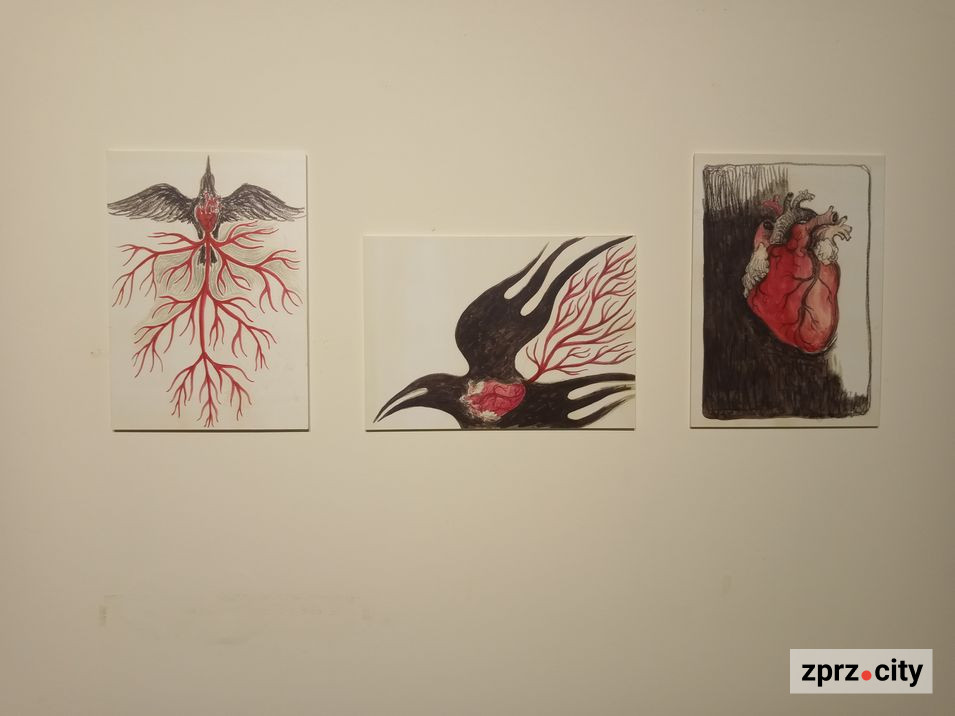 Запорізька художниця показала "кровоточиві" картини - фото