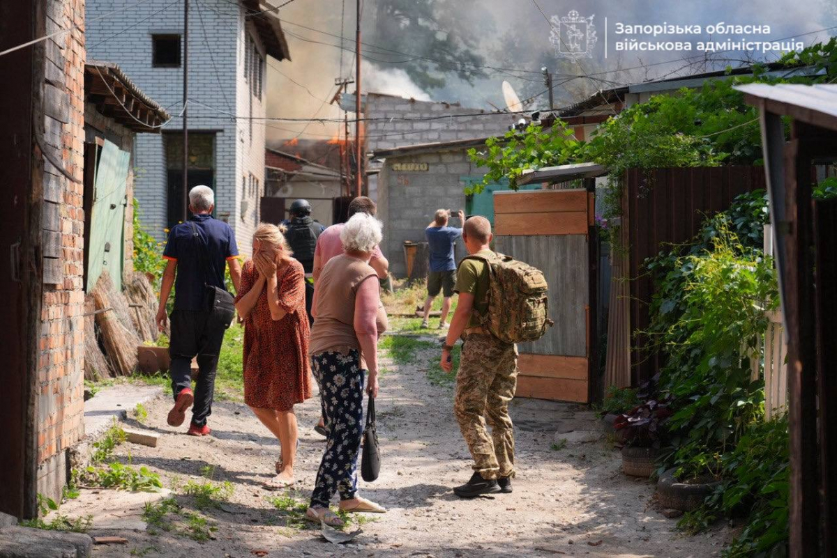 Росіяни масовано атакували Запоріжжя дронами – є руйнування та поранені (фото, відео)