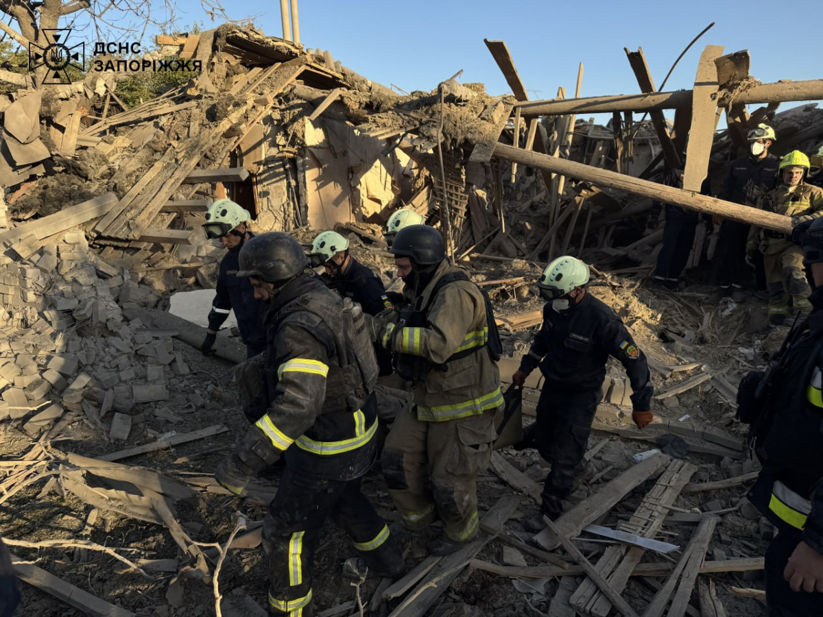 "Осередок вибуху був буквально за два будинки від нас" - що розповідають очевидці масованого авіаудару по Запоріжжю (відео, фото)