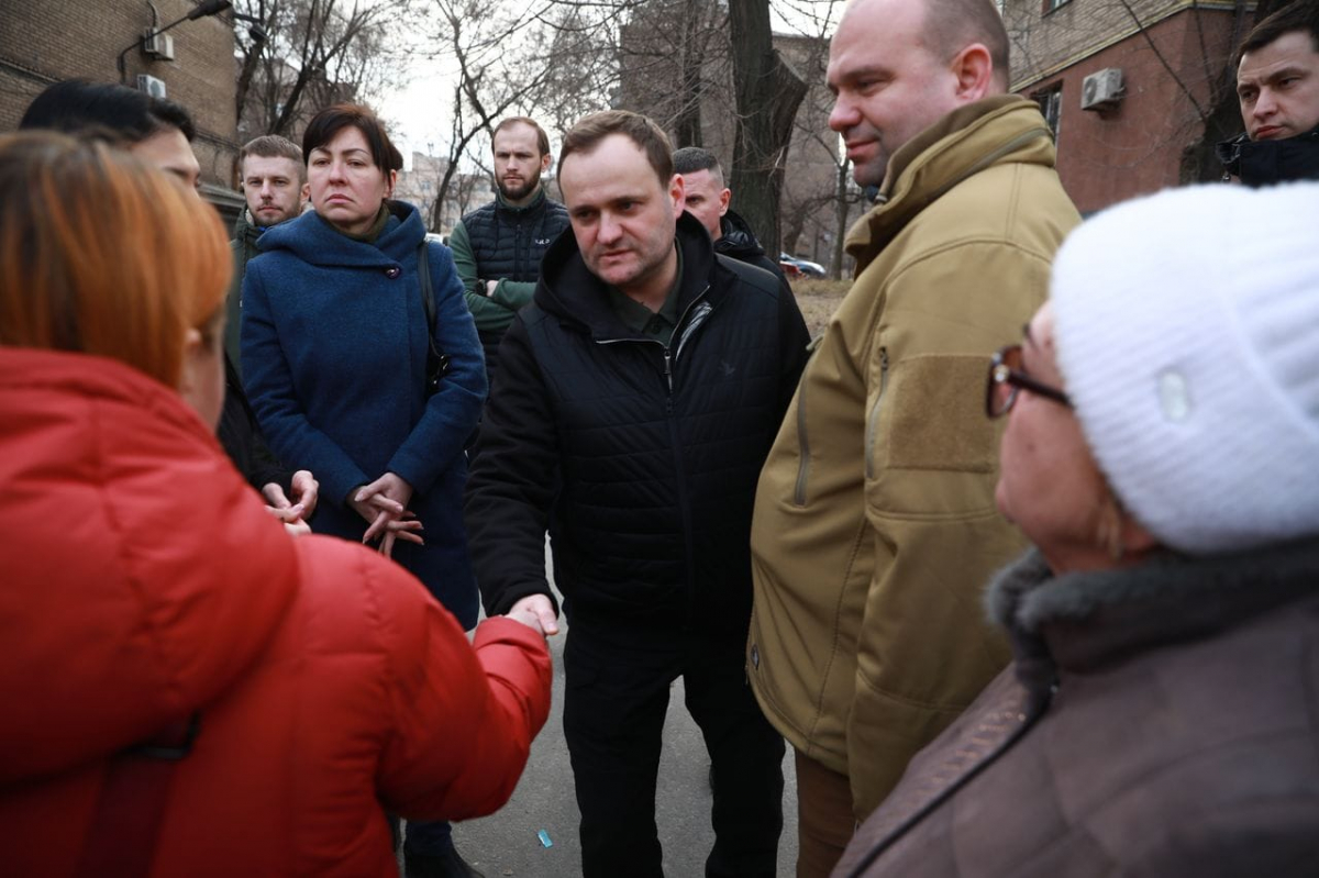 Заступник Керівника Офісу Президента України зустрівся з жителями запорізького будинку, зруйнованого 2 березня