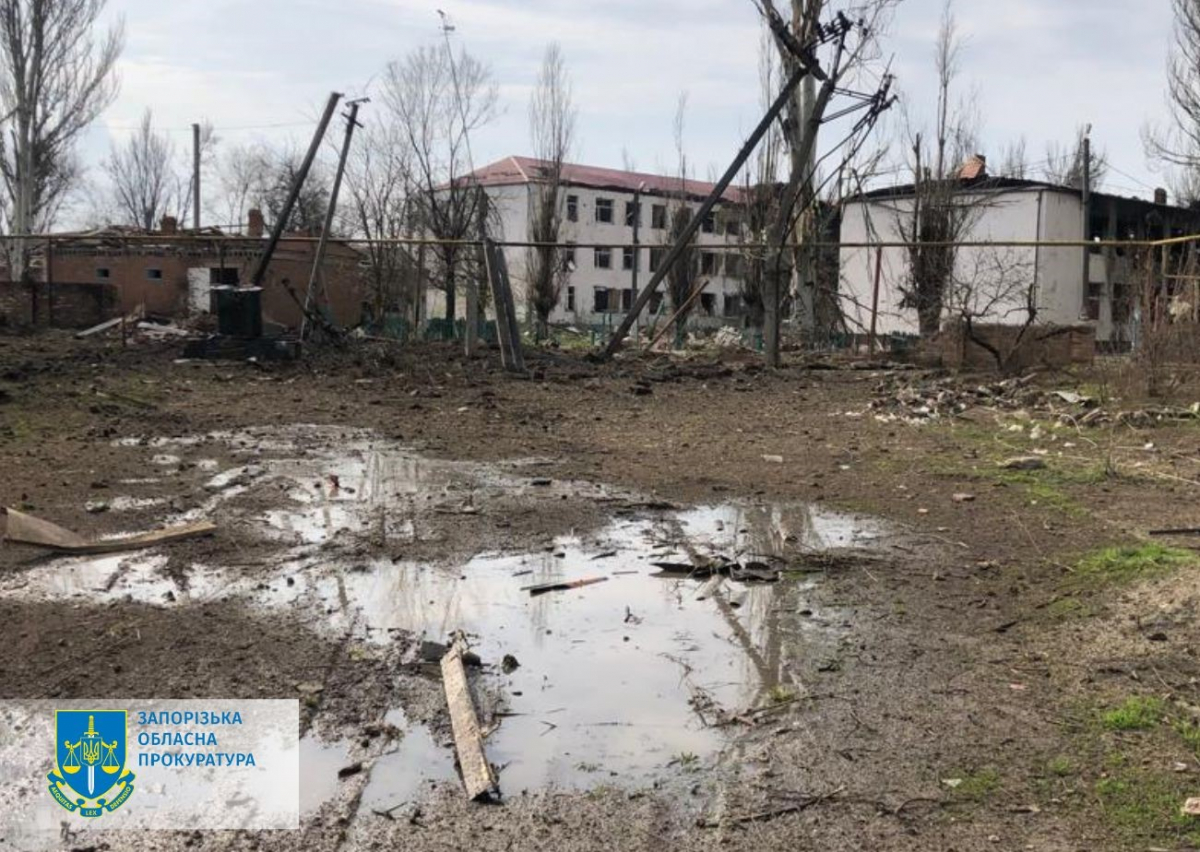 Росіяни вдарили авіаційними бомбами по двох населених пунктах Запорізької області: є поранені