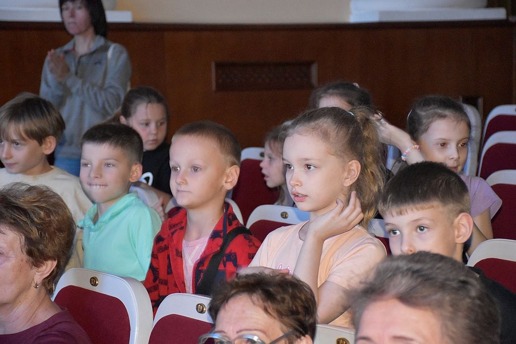 Вчилися бути козаками — музичний скетч запорізької філармонії занурив маленьких глядачів у героїчне минуле