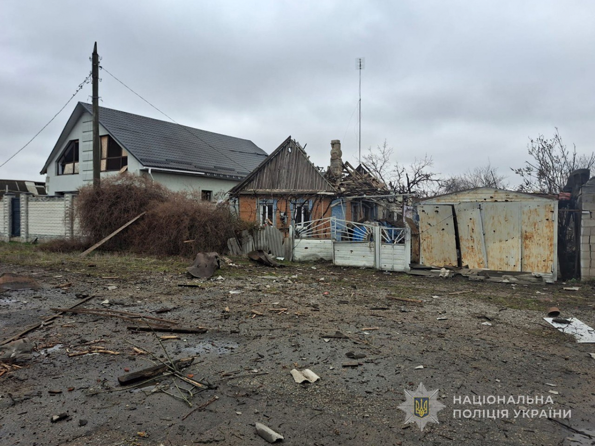 Безпілотником вдарили по магазину на Запоріжжі — жінка опинилася у лікарні (фото)