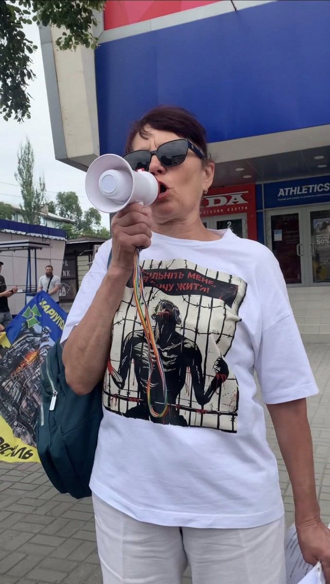 «Тільки разом ми сила» - у Запоріжжі до акції на підтримку військовополонених долучився звільнений захисник (фото)