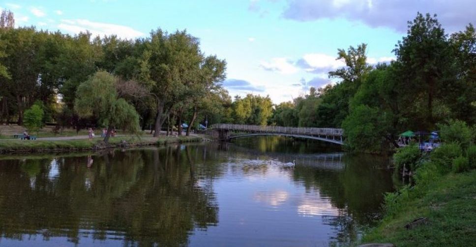 Як виглядає один з улюблених парків запоріжців в перший місяць літа - фото