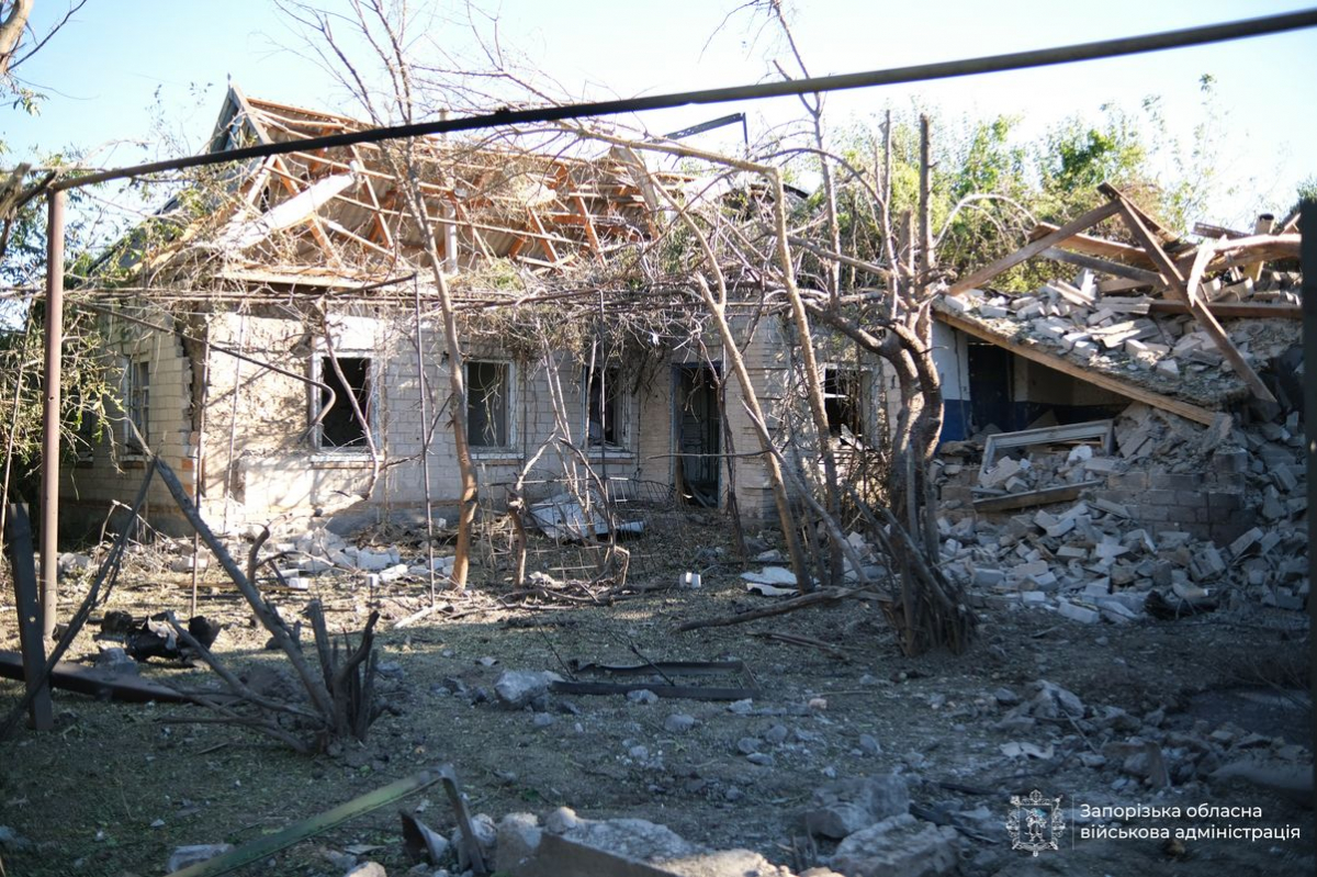 Чоловіку з вагітною дружиною довелося рятуватися з будинку через вікно - що розповідають очевидці ворожого обстрілу Запорізького району