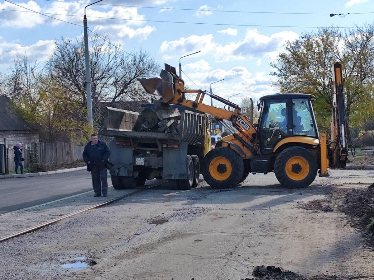 Половину робіт вже виконали - як просувається ремонт проблемної дороги в Шевченківському районі