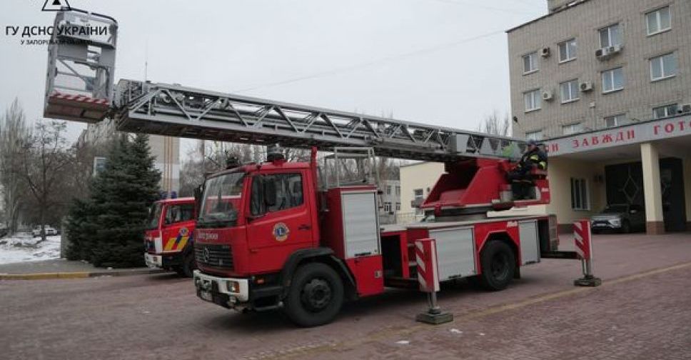 Запорізькі рятувальники отримали від німецького клубу Mercedes-Benz з 30-метровою драбиною