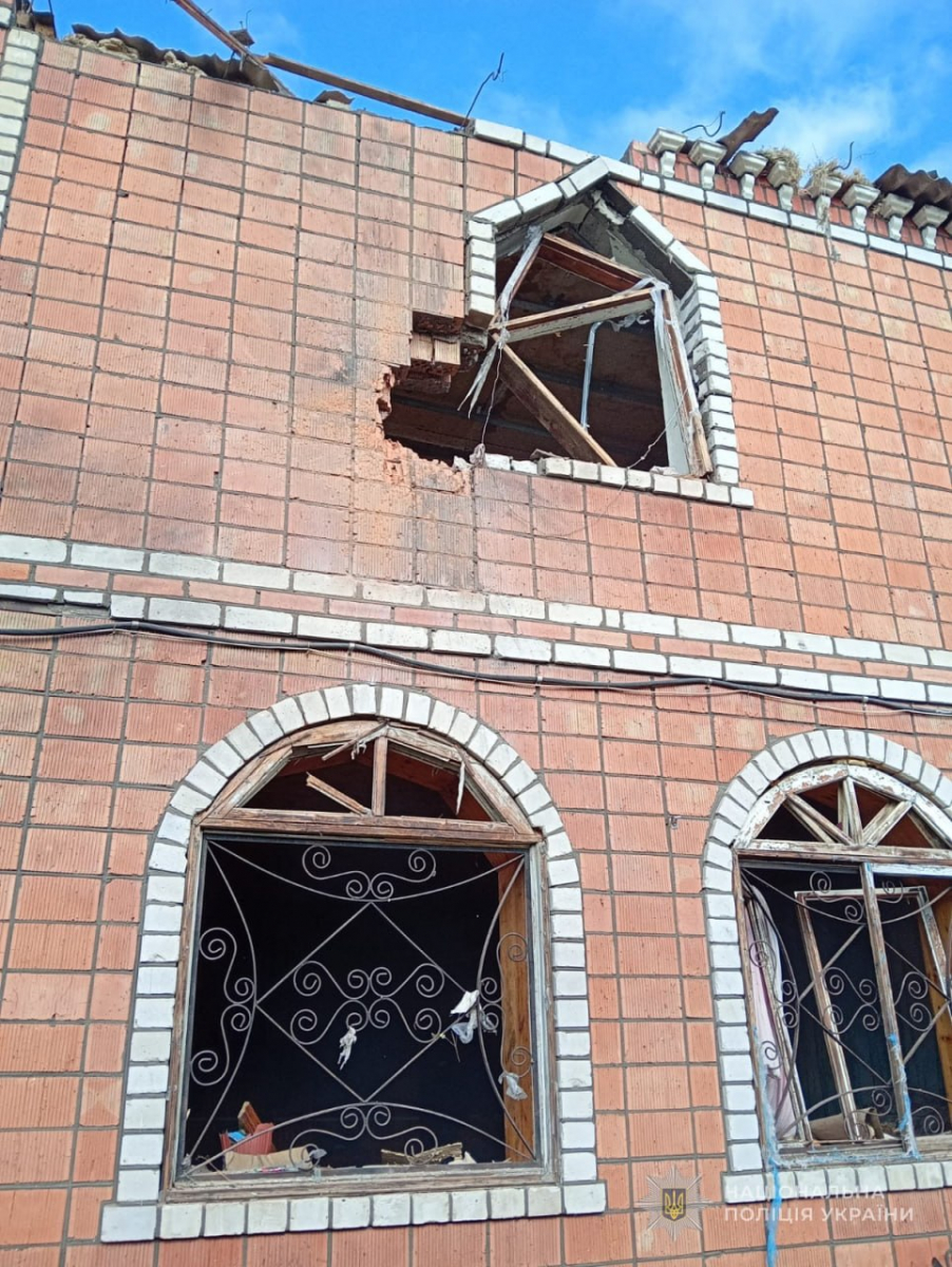 Ударили по Дніпрогесу та торговельному центру: на Запоріжжі внаслідок російських атак є поранені (фото, відео)