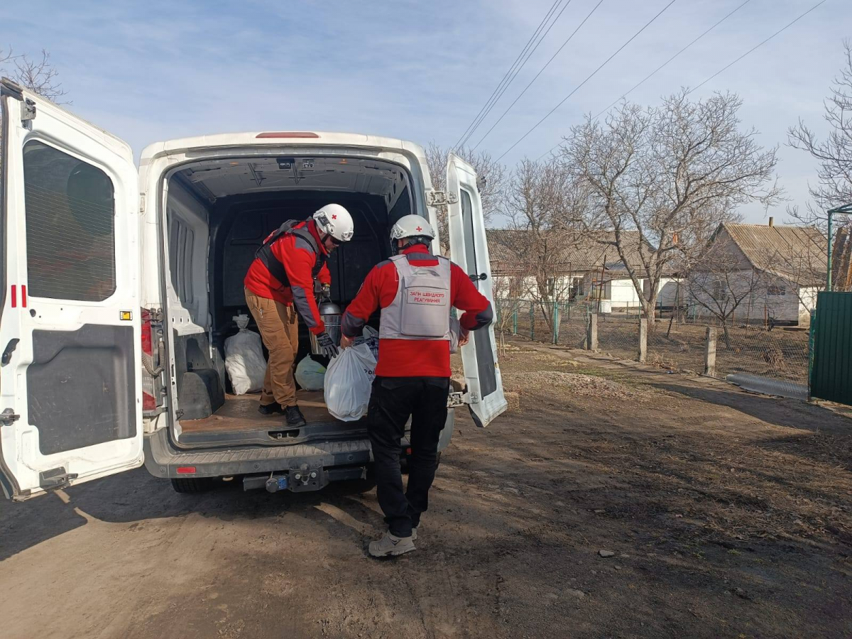 Жили у підвалах - до Запоріжжя евакуювали ще двох мешканок Гуляйполя (фото)