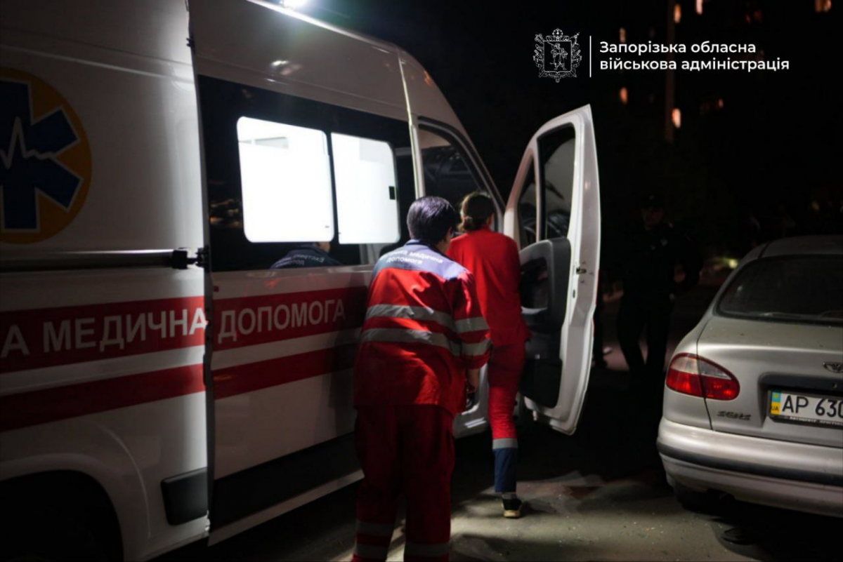  Оперували всю ніч - запорізькі лікарі рятують поранених внаслідок російської атаки дітей (відео)
