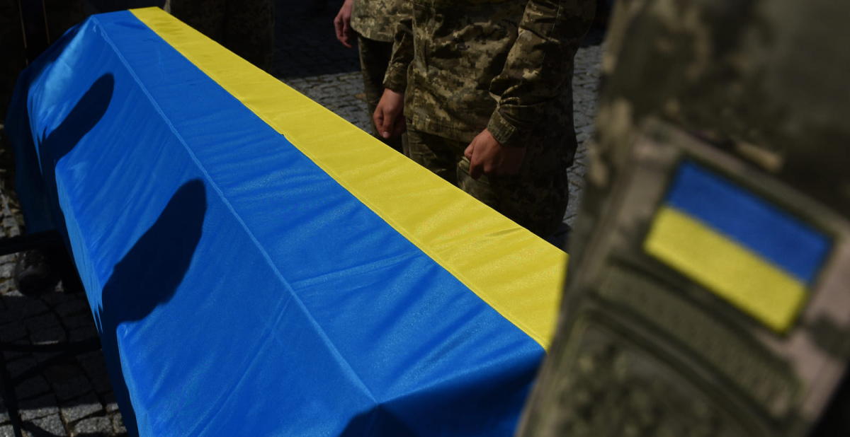 В Україні змінили порядок виплат сімʼям загиблих військовослужбовців: перші три мільйони — одразу