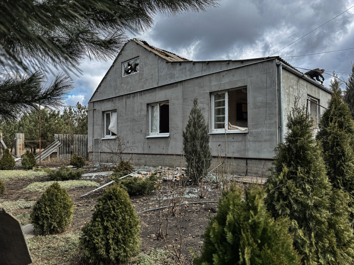 Вибух прогримів біля будинку: росіяни вночі атакували дронами Запорізький район (фото)