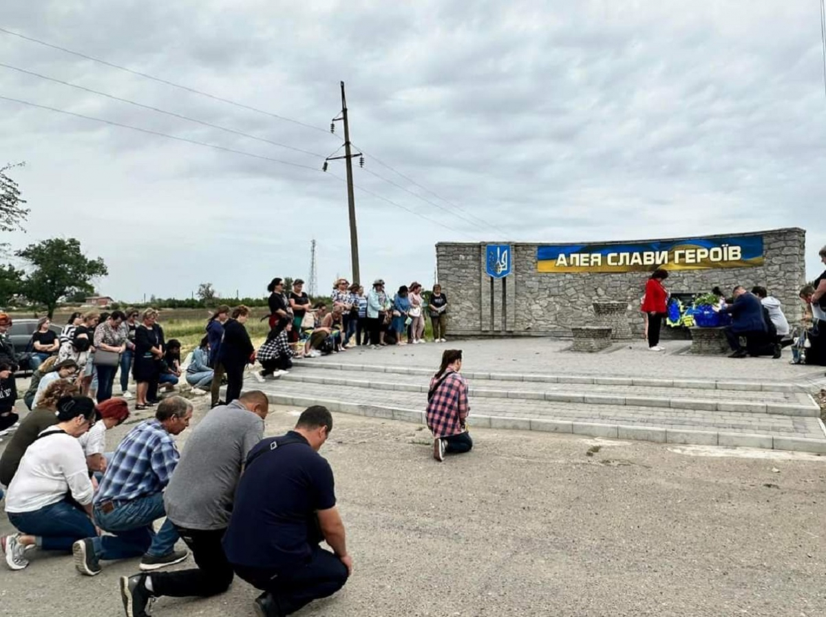 На щиті – на Запоріжжі попрощалися з загиблим воїном