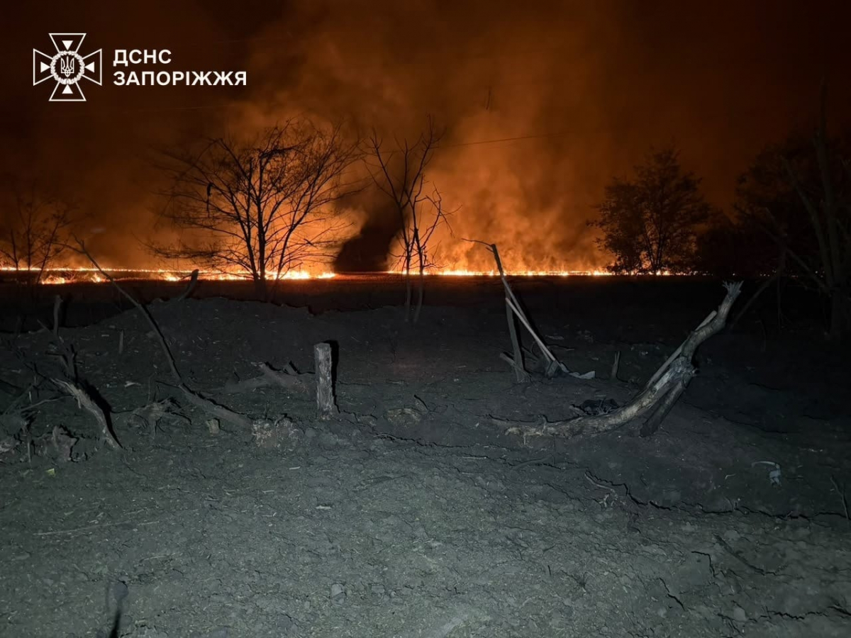 Росіяни авіабомбою знищили лікарню на Запоріжжі: під завалами опинилися медпрацівники (фото)