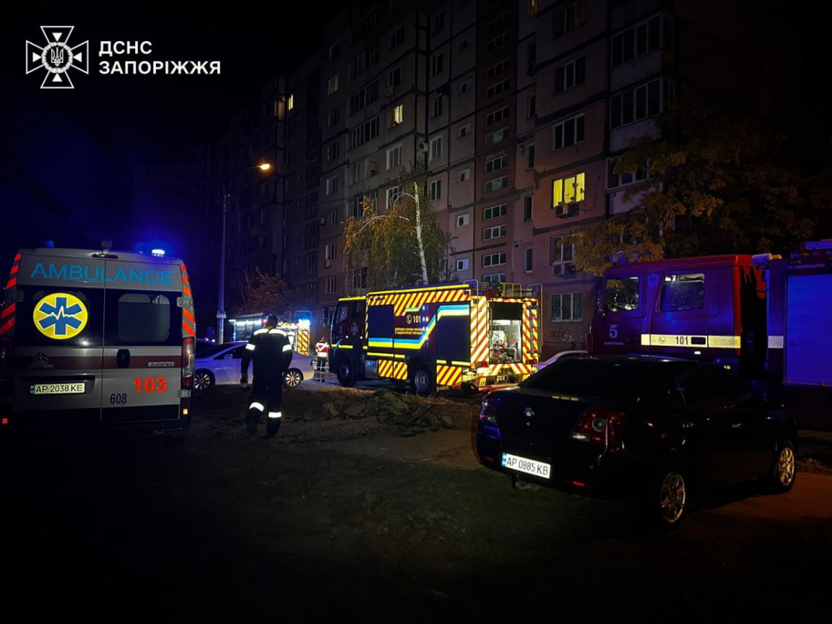 Трагедія у Запоріжжі - під час пожежі загинув господар квартири, інші мешканці евакуйовані (відео, фото)