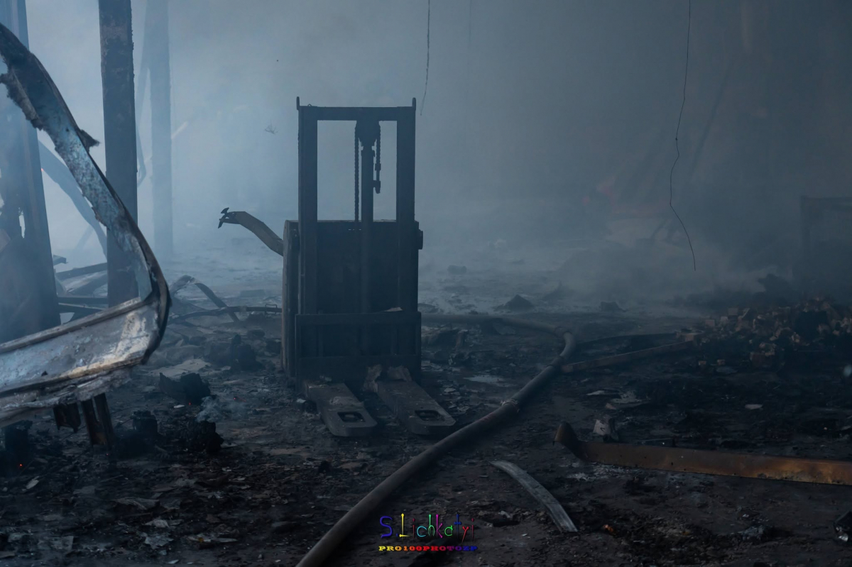 FPV-дрон атакував перехожих, а БпЛА спалив термінал: Запоріжжя зазнало нових ударів (фото, відео)
