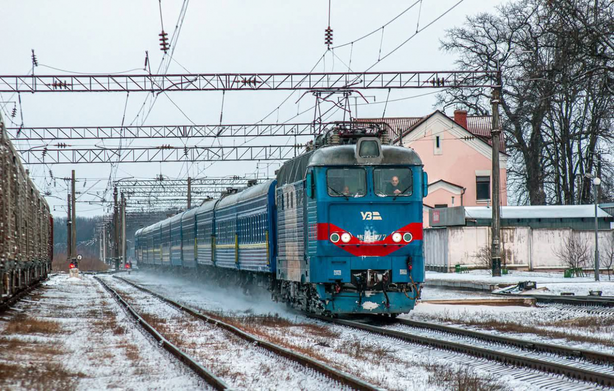 До новорічних свят - Укрзалізниця додала вагони до популярних запорізьких поїздів