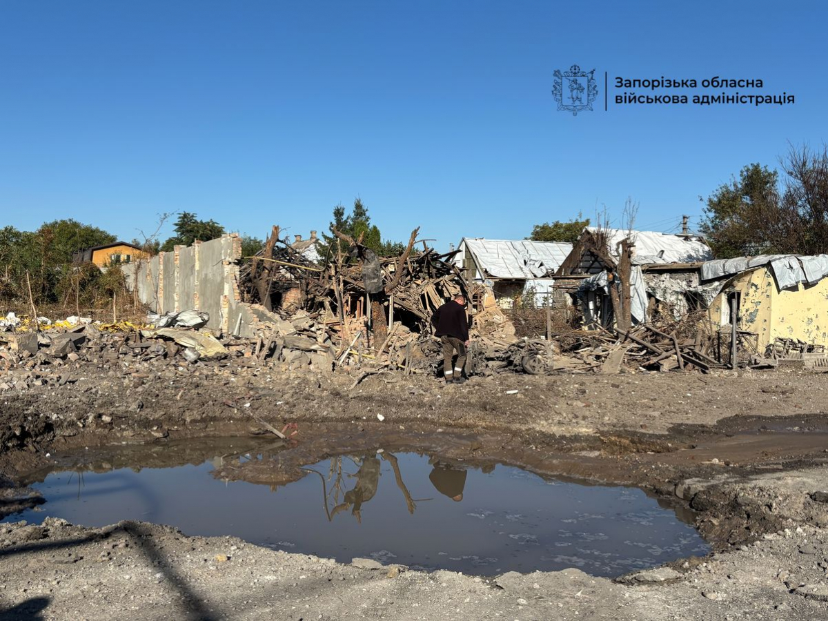 "Осередок вибуху був буквально за два будинки від нас" - що розповідають очевидці масованого авіаудару по Запоріжжю (відео, фото)