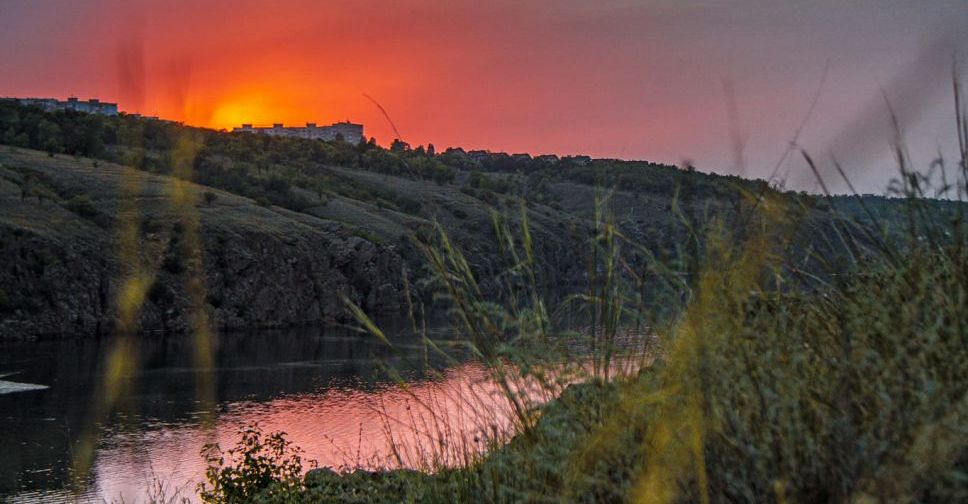 Запорізька фотографиня показала дивовижний захід сонця на Хортиці - фото