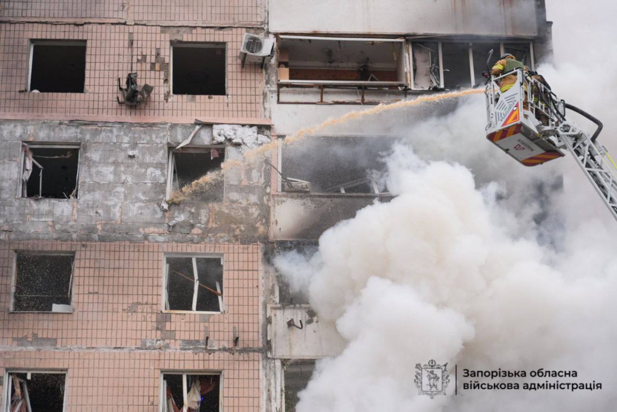 Ворог серед біла дня атакував багатоповерхівку у Запоріжжі - що відомо про наслідки