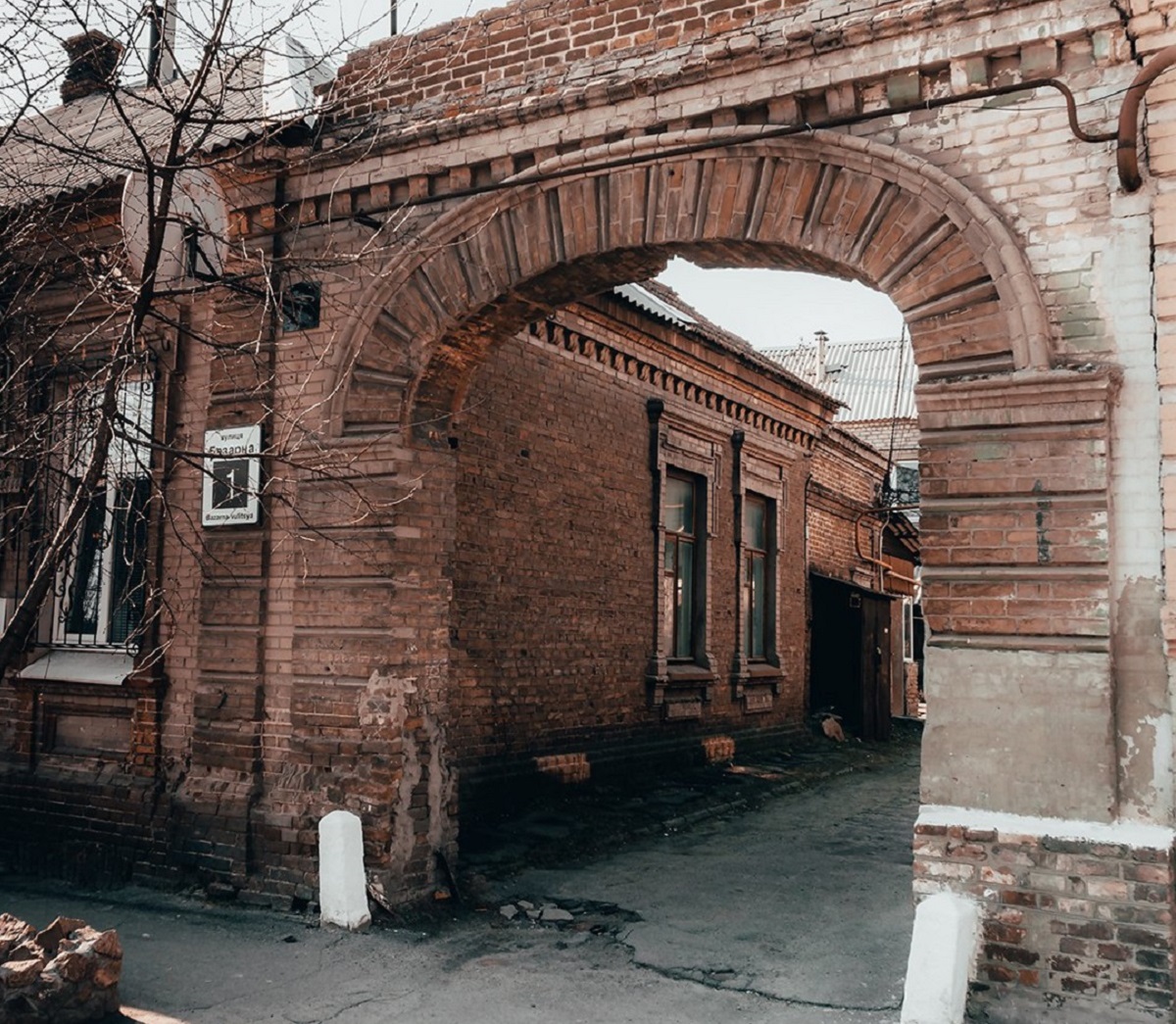 Атмосфера старого міста - як виглядають незвичайні будинки на одній з вулиць Запоріжжя (фото)