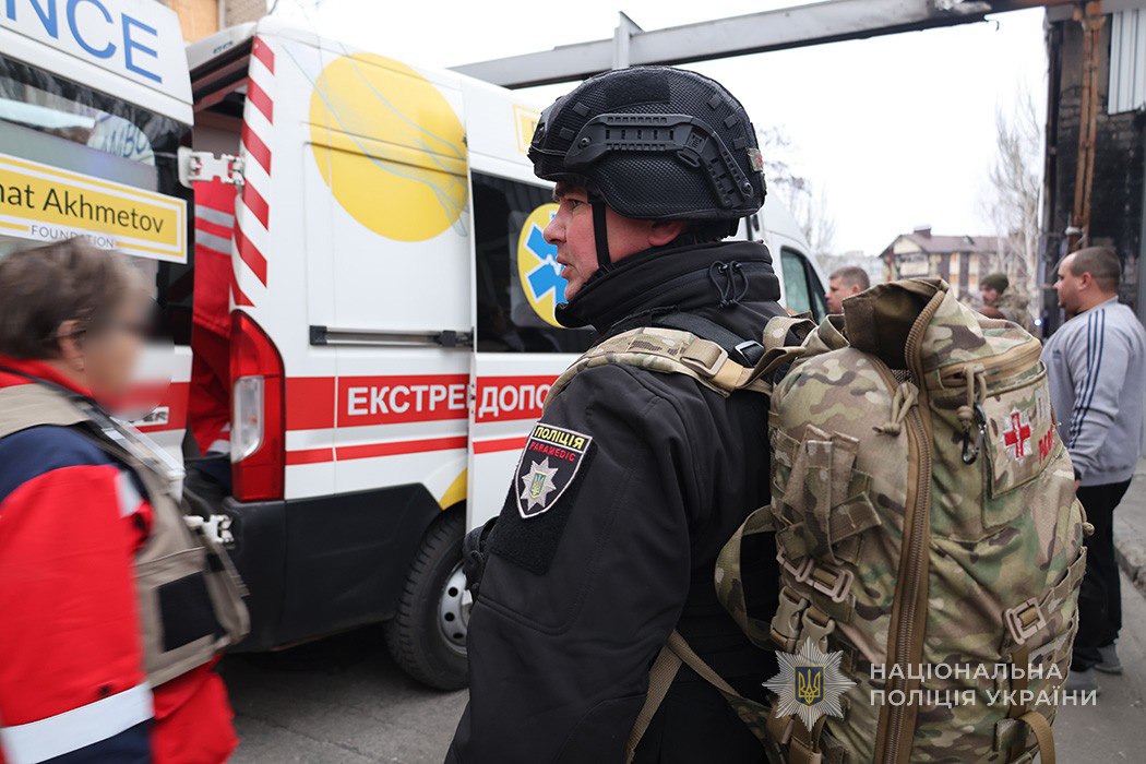 У Запоріжжі завершили аварійно-рятувальні роботи на місцях прильотів - фото наслідків авіаудару 8 грудня