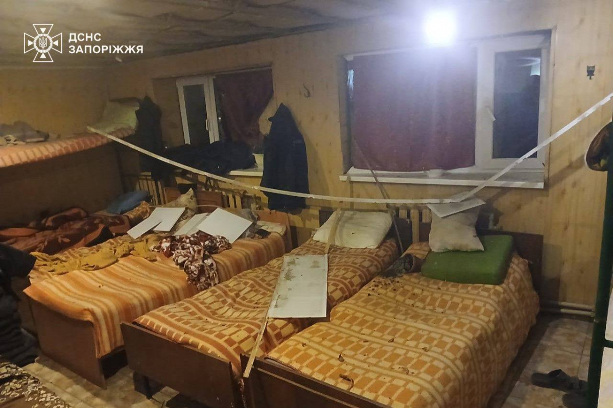 Били по цивільній інфраструктурі - російський БПЛА пошкодив пожежно-рятувальну частину у Запорізькому районі (фото)