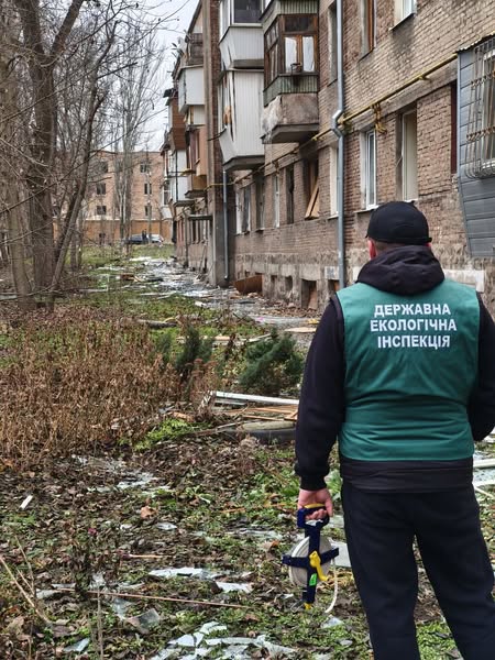 Ворог перетворює майно запоріжців на сміття - екологи розповіли про наслідки ранкової ракетної атаки 