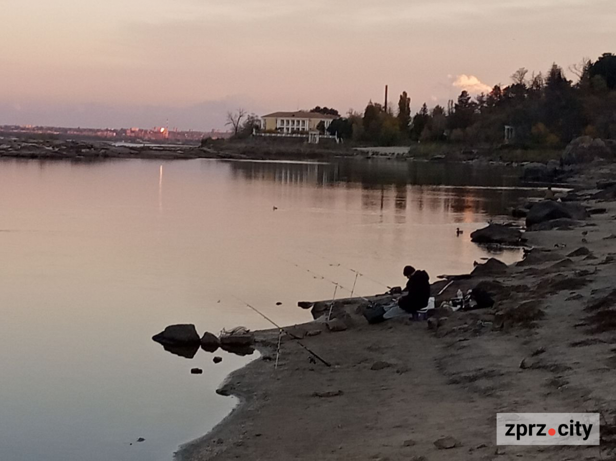 Як виглядало узбережжя Хортиці в останній день жовтня: ексклюзивний фоторепортаж