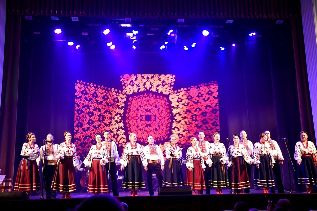 Ансамбль, що є візитівкою Запорізької області, показав яскраву прем'єру - фото