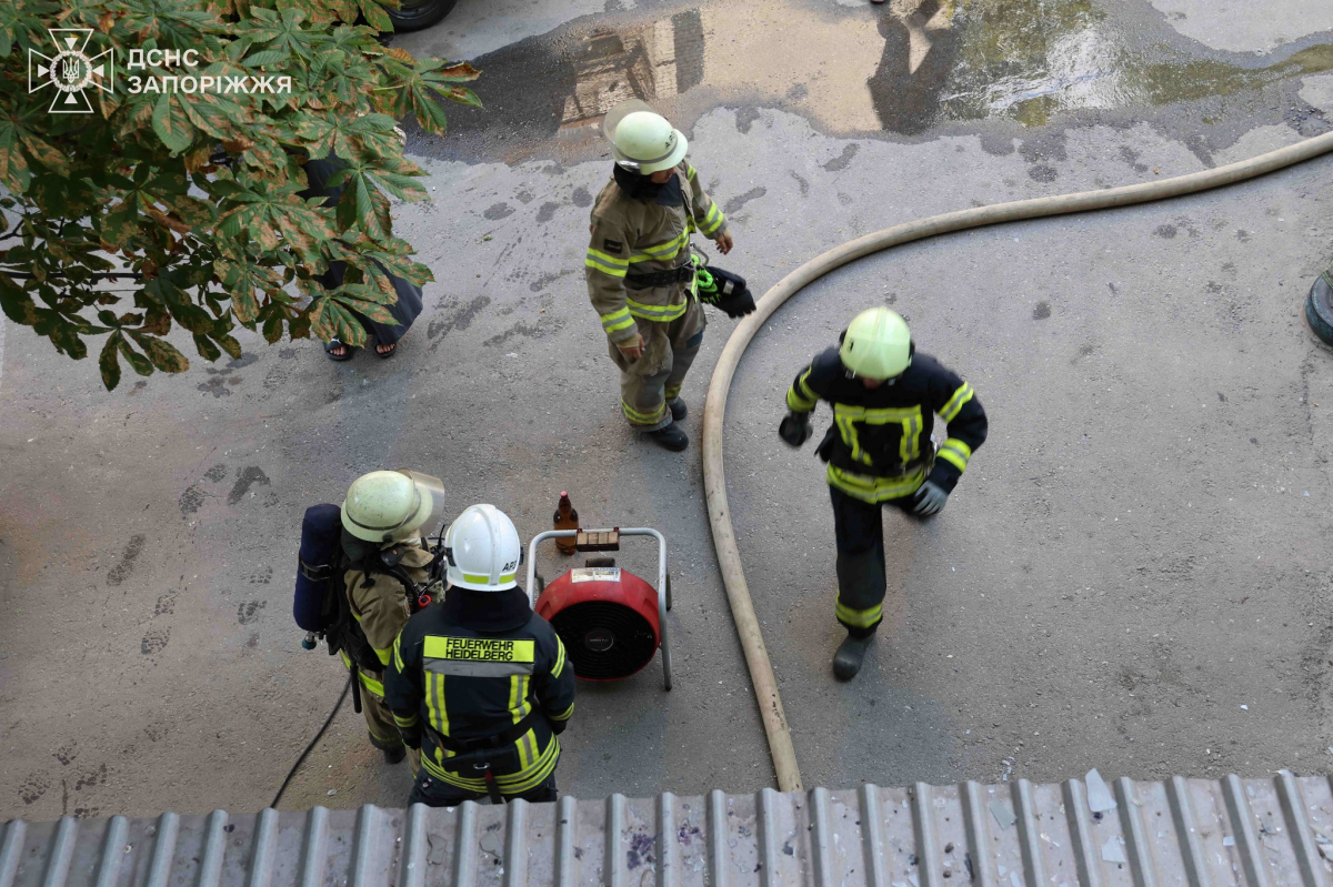 У Запоріжжі під час пожежі багатоповерхівки евакуювали дітей та винесли чоловіка