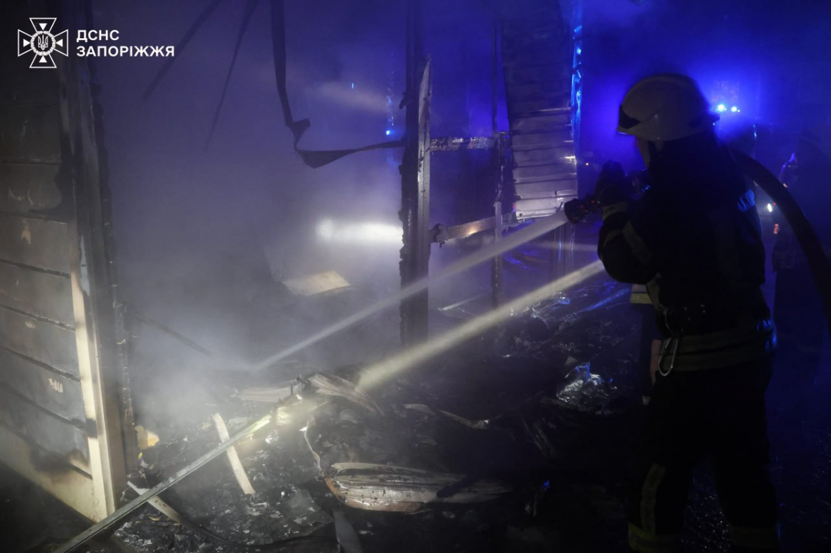 Пожежа у Запоріжжі: в одному з районів міста загорівся торгівельний кіоск (фото)