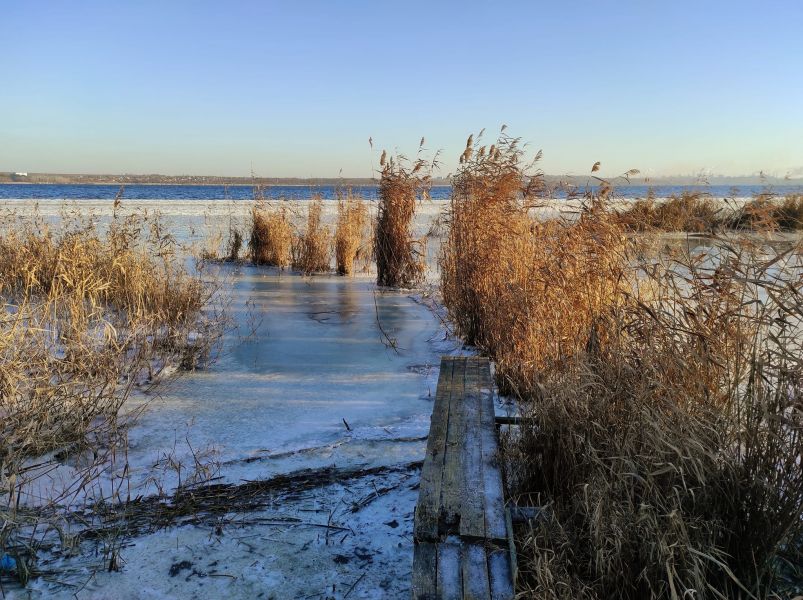 Замерзлий Дніпро і соковита зелена трава: як виглядає популярне місце відпочинку на природі в Запоріжжі - фото