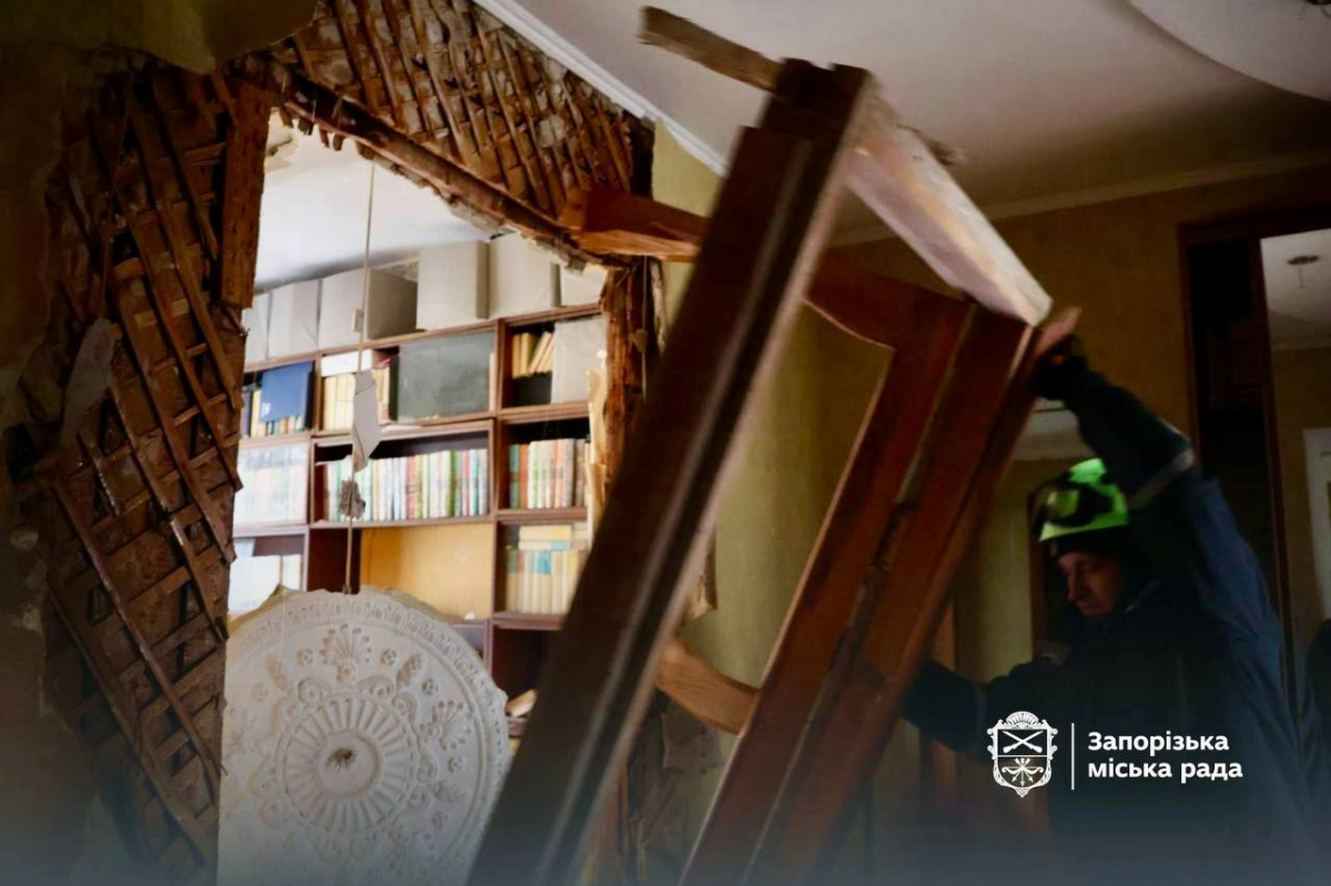 У Запоріжжі завершили аварійно-рятувальні роботи на місцях прильотів - фото наслідків авіаудару 8 грудня