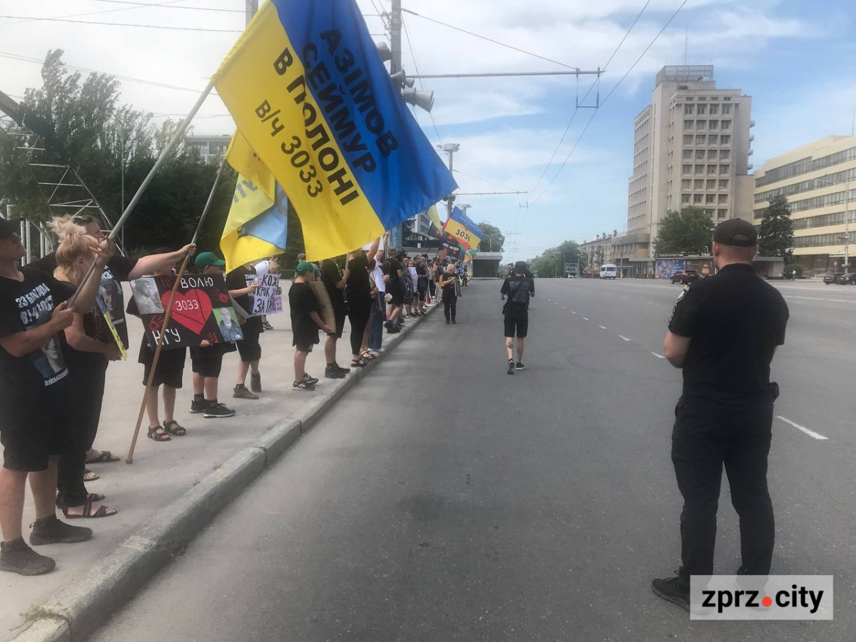 «Не мовчи! Полон вбиває!»: у Запоріжжі вимагали повернути додому героїв