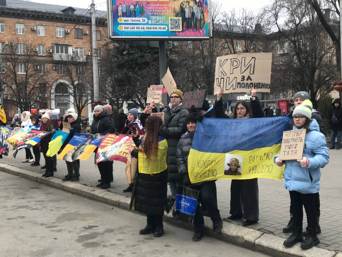 "Свято без свята" - у Запоріжжі рідні військовополонених нагадували суспільству про героїв, які знаходяться у полоні