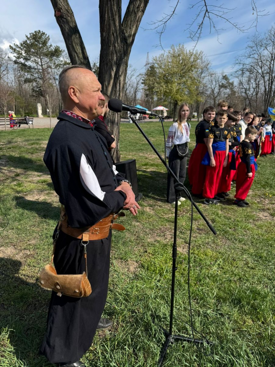 На Великдень спасівці показали на Хортиці видовищні козацькі бойові мистецтва - фото