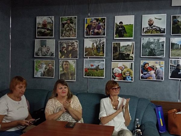 Журналісти на війні: у Запоріжжі відкрили актуальну фотовиставку