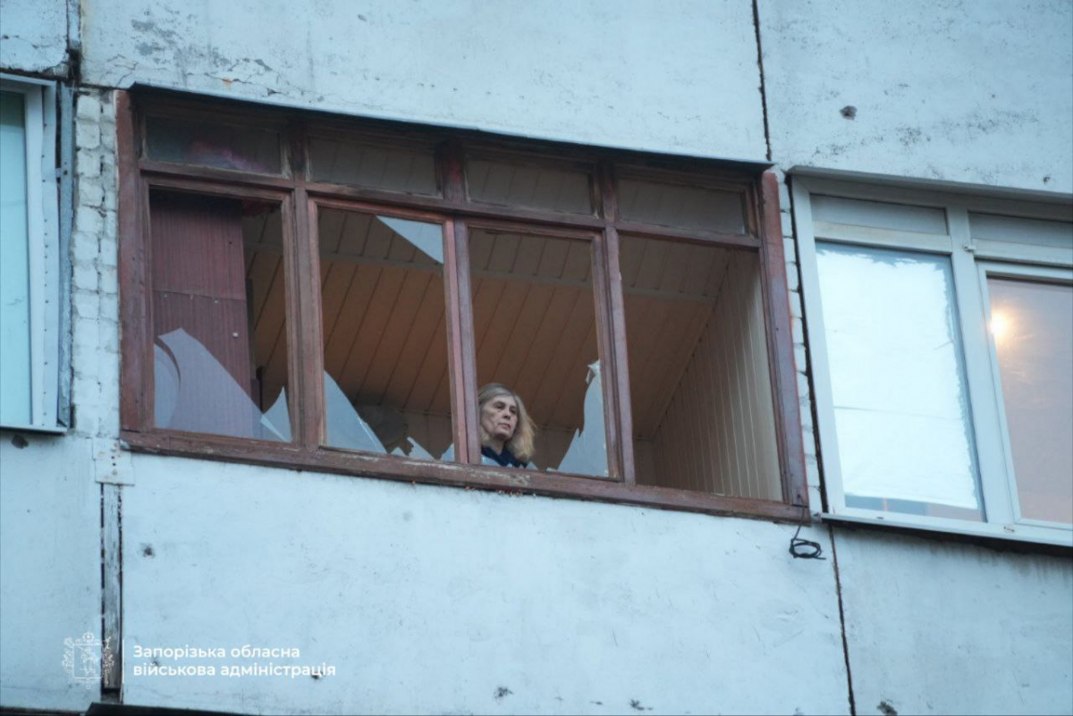 Окупанти атакували Запоріжжя: армія рф завдала удару по житловому району - що відомо (фото, відео)