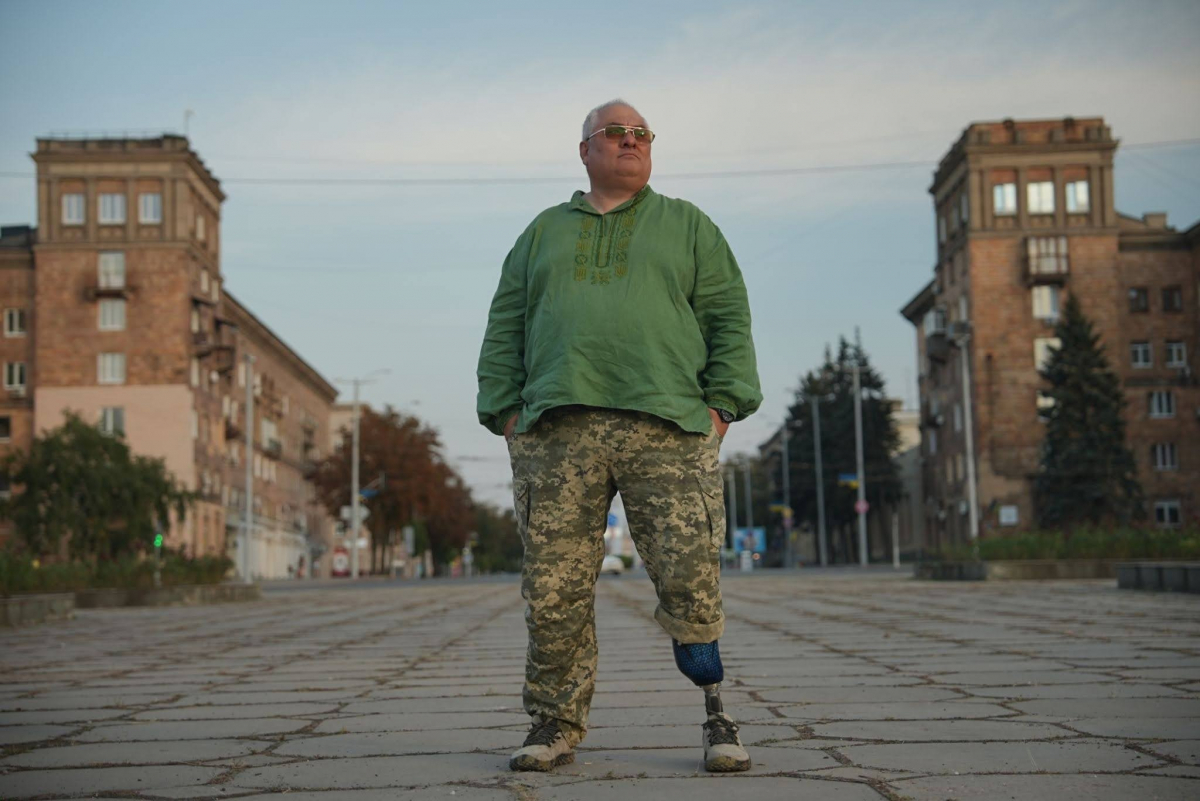 Ветеран і заслужений артист України Юрій Іваськевич після поранення повернувся до музики та випустив альбом «Голос Форпосту» про Запоріжжя.