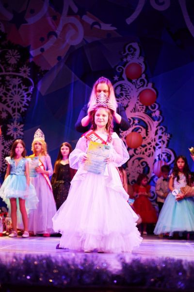 Дівчинка із Запоріжжя перемогла у всеукраїнському конкурсі таланту і краси