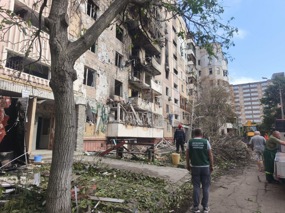 Масштабні руйнування та згарища: у Запоріжжі екологи обстежили місця ударів російських дронів (фото)