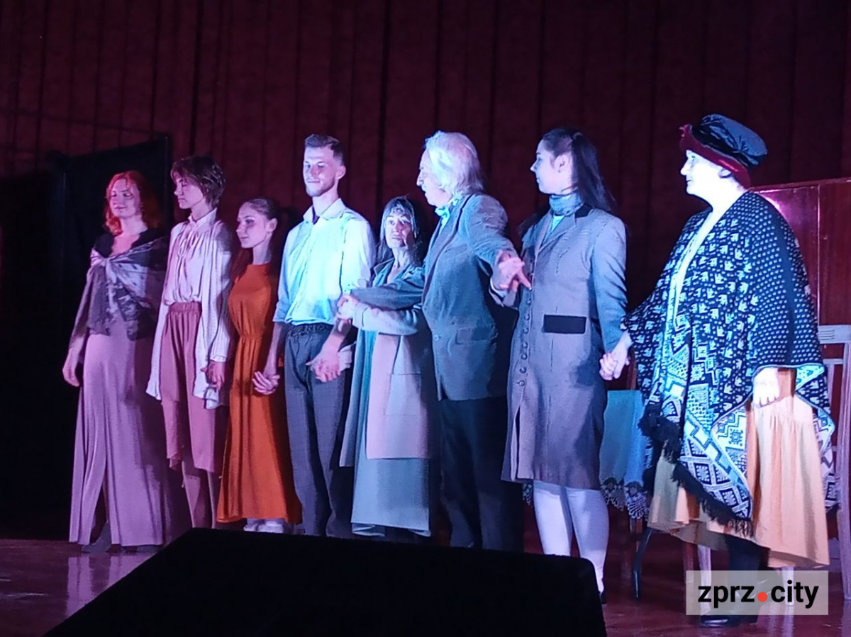 Запорізький театр обрав для показу прем'єри один з віддалених районів міста - фото