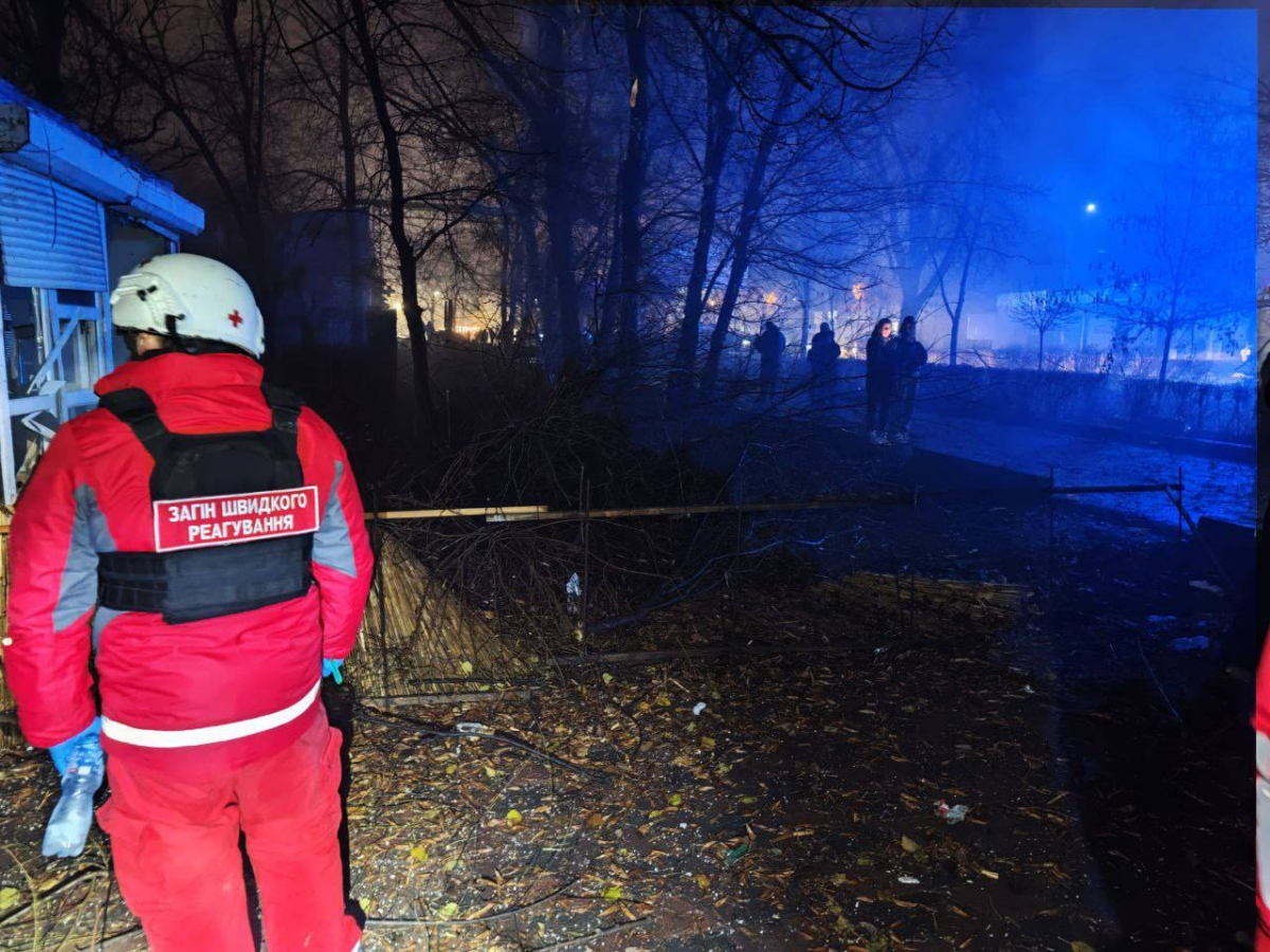 Наслідки нічного ворожого авіаудару - екологи обстежили місце атаки в одному з районів Запоріжжя