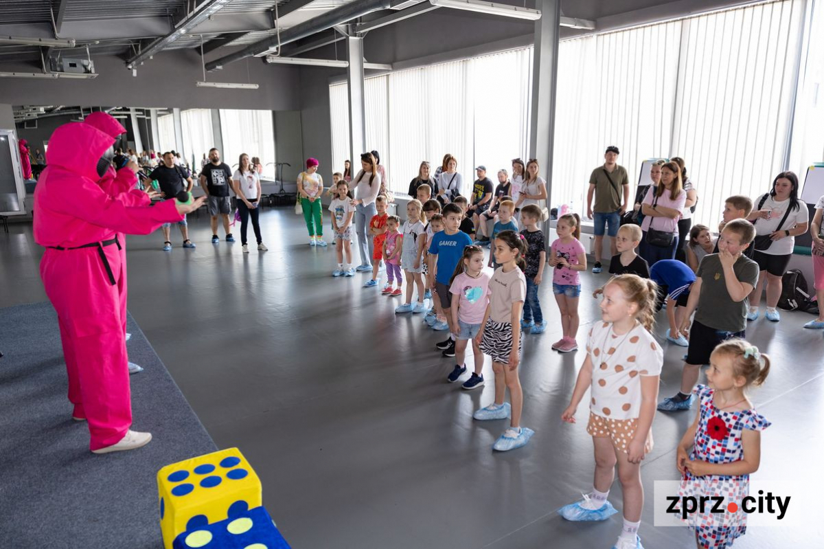 У Запоріжжі для дітей працівників великого підприємства літо почалося зі свята - фото
