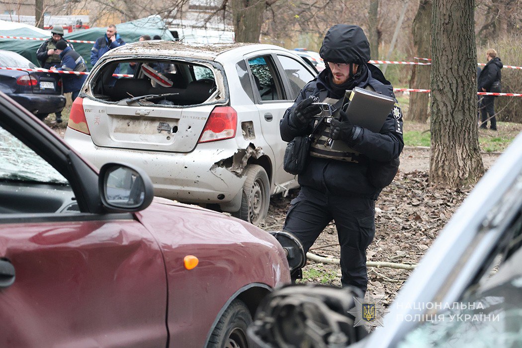 У Запоріжжі завершили аварійно-рятувальні роботи на місцях прильотів - фото наслідків авіаудару 8 грудня