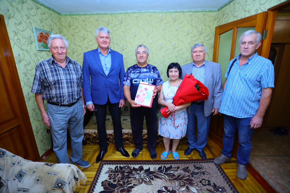 У Запоріжжі привітали з ювілеєм заслуженого металурга України